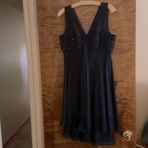 Dark blue chiffon dress with v-neck and decorative rhinestones.